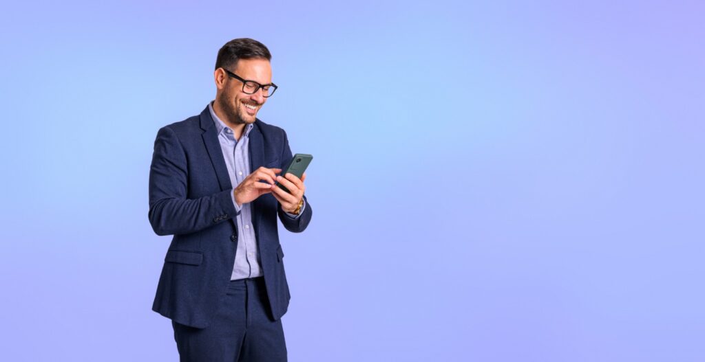 Energie pro homme avec téléphone portable. Chef d'entreprise cherche mutuelle d'entreprise solimut mutuelle de france
