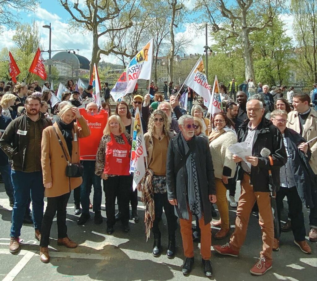 manifestation de militants, élus comité animation mutualiste