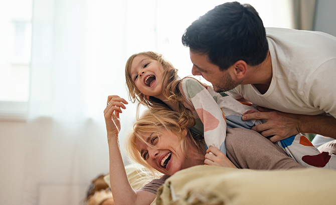 Une famille rassurée avec un bon remboursement mutuelle familiale